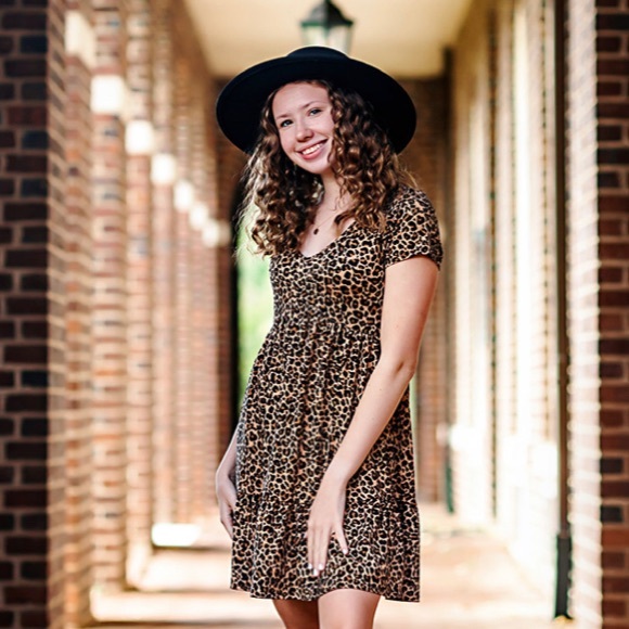 Meet your Posher, Caroline - Picture 1 of 1